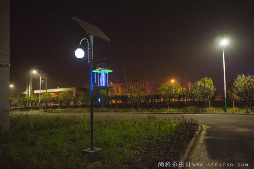 殺蟲燈發(fā)光的圖片，太陽(yáng)能殺蟲燈光源顏色